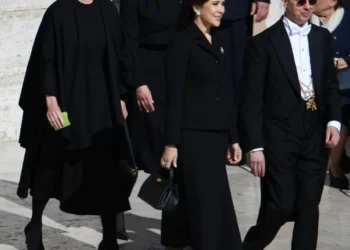 El ocasión por el que Mary de Dinamarca ha acudido sola al funeral del papa Francisco