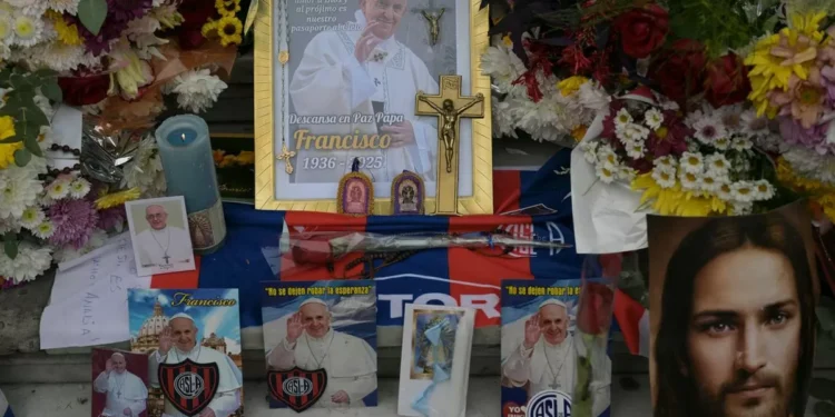 Vigilia, misa y caminata: número unoí despedirán los argentinos al papa Francisco el sábado