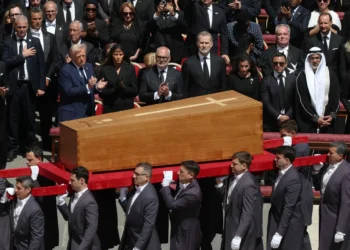 Todas las curiosidades del funeral del papa Francisco: ausencias, lágrimas y errores de fórmula