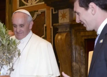 Messi se despide del papa Francisco: “Distinto, cercano, argentino”