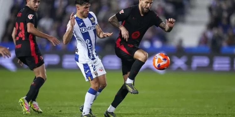 Íñigo hizo un ‘Mascherano’ para salvar el triunfo en Butarque