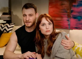 La serie de Kerem Bürsin que gusta tanto como ‘La Promesa’ y ‘Sueños de voluntad’ es espina comedia con capítulos de ocho minutos