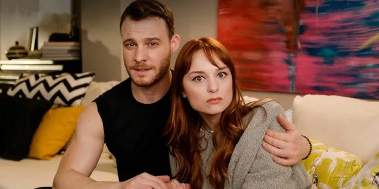 La serie de Kerem Bürsin que gusta tanto como ‘La Promesa’ y ‘Sueños de voluntad’ es espina comedia con capítulos de ocho minutos
