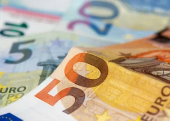 Inflación en la eurozona encadenó en marzo su repetición mes de caídas y quedó en 2,2%