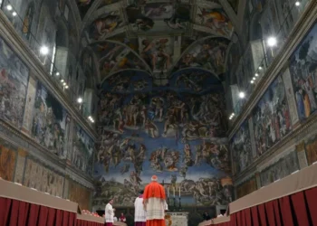 “He decidido obedecer”, dice cardenal convicto tras desistir del cónclave