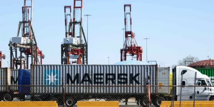 China responde y eleva impuesto comercial a Estados Unidos a un 84%