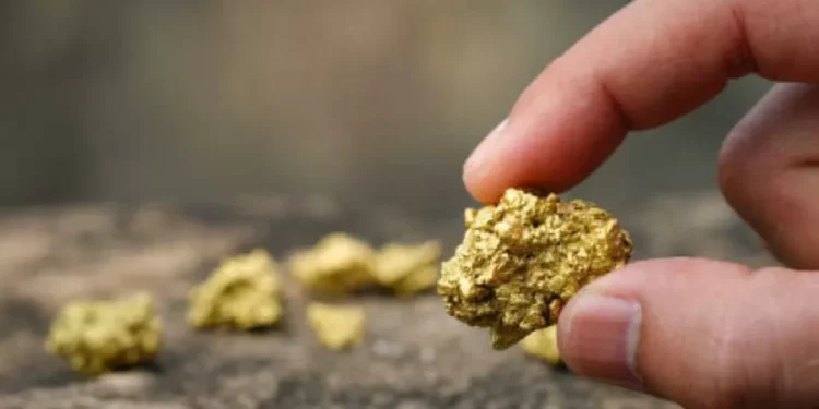 Precio del oro alcanza un nuevo máximo histórico, al anticipar los 3.500 dólares la onza