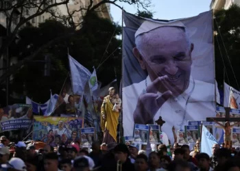 Lágrimas, baile y peregrinación en Buenos Aires para enaltecer al papa Francisco