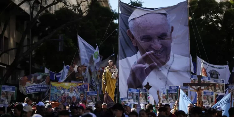 Lágrimas, baile y peregrinación en Buenos Aires para enaltecer al papa Francisco