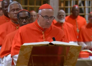 Así fue el juramento del moradura Daniel Sturla antes de ingresar para elegir al nuevo papa