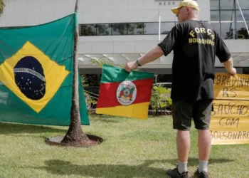 Jair Bolsonaro sale de terapia intensiva casi tres semanas después de su cirugía intestinal