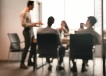 La Unión Europea lanzó un bosquejo para reducir la burocracia de empresas medianas