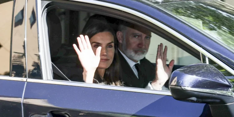 Los Reyes Felipe VI y Letizia asisten a la culto funeral de Serafín Sedano, capellán del Palacio de la Zarzuela