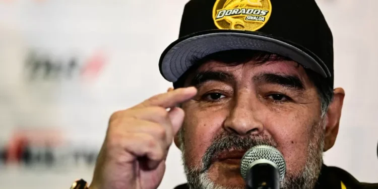 Allanan seis viviendas por presunto documental del litigio por la muerte de Maradona