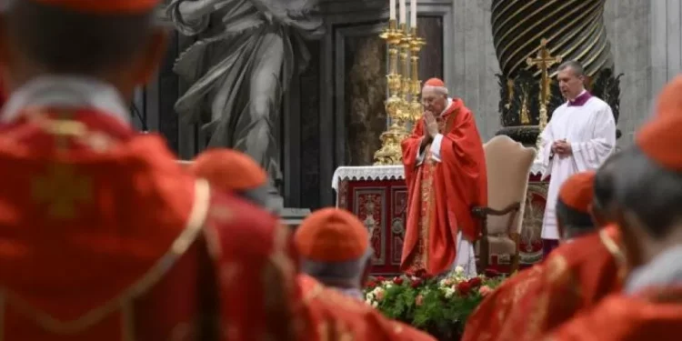 Inicia el cónclave: cardenales llaman a albergar la unidad de la Iglesia