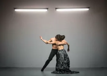 bailoteo Nacional Chileno celebra 80 años con retrospectiva de su director artístico Mathieu Guilhaumon