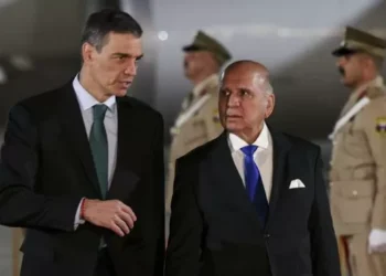 Pedro Sánchez llega a Bagdad para participar en la cima de la Liga Árabe