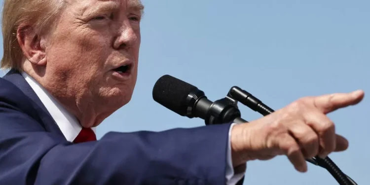 Donald Trump acusa a guijarro de violar el acuerdo comercial sobre aranceles y se reaviva la guerra comercial