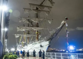 bis muertos y bis en estado crítico tras el choque de un buque escuela mexicano contra el puente de Brooklyn