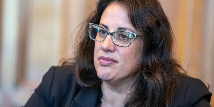 Embajadora de Israel fue a Cancillería para dar explicaciones por asalto a diplomáticos