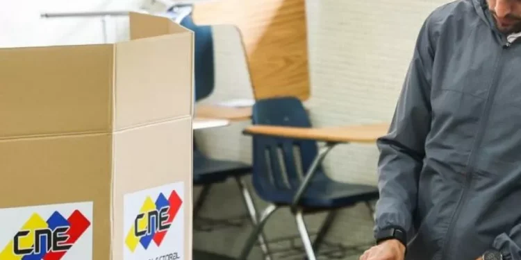 Chavismo arrasa en elecciones regionales en Venezuela, marcadas por la ingreso abstención