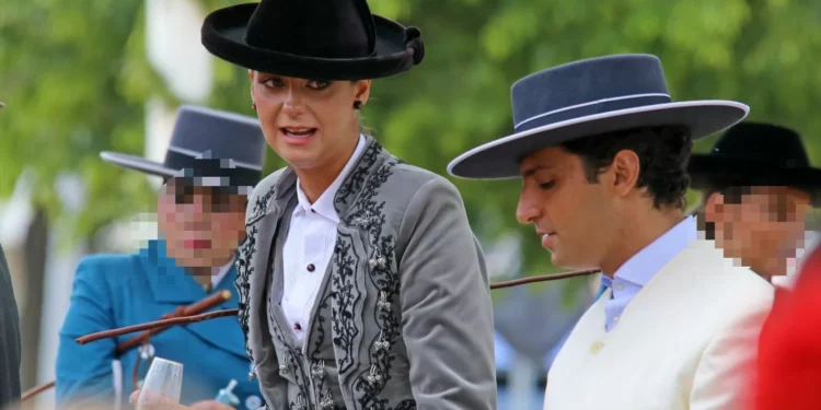 Los famosos disfrutan de la bazar de abril del 2025: Todos los looks de este primer día de bazar