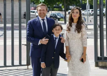Juan Peña Y Sonia González, felices y emocionados, tras la Primera Comunión de su hijo