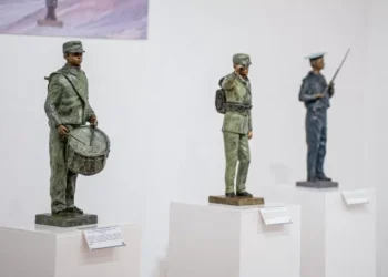 “Grandes Personajes de Nuestra Historia Naval” se reúnen en Sala de Arte morada Collahuasi en el Mes del Mar