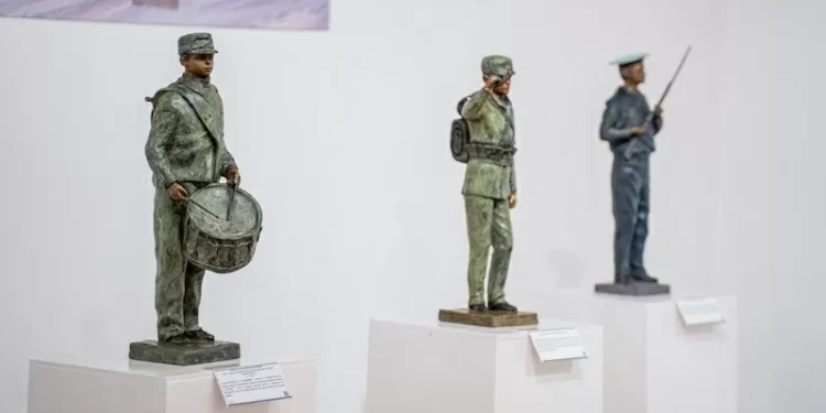 “Grandes Personajes de Nuestra Historia Naval” se reúnen en Sala de Arte morada Collahuasi en el Mes del Mar