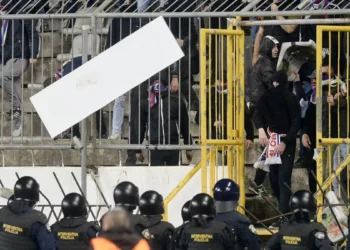 Más de 160 hinchas de fútbol fueron detenidos en Croacia por agrura