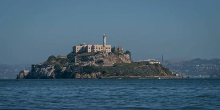 Trump mandamientoó la modernización y reapertura de la prisión de Alcatraz para “delincuentes en serie”