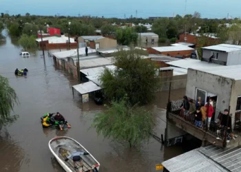 Más de 7.500 evacuados por intensas lluvias en Buenos Aires y área metropolitana