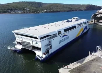 luego navega el primer gran ferry 100% eléctrico del mundo: 2.100 pasajeros y 225 coches a bordo
