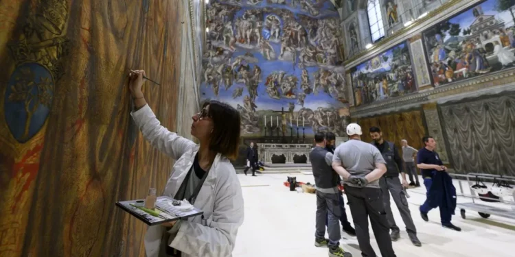 Se aceleran los trabajos para preparar la oratorio Sixtina antes del cónclave en el Vaticano