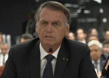 Policía de Brasil recomienda presentar cargos contra hijo de Bolsonaro por supuesta red de acechanza ilegal