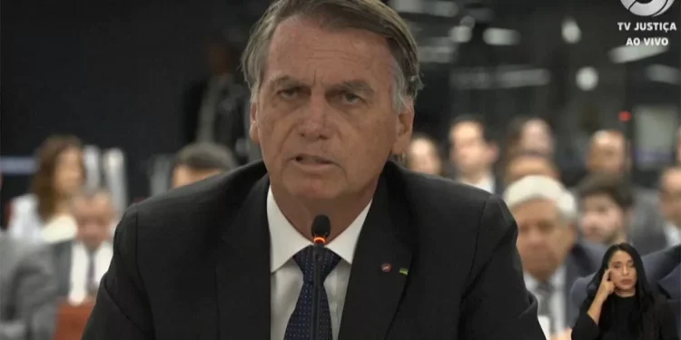 Policía de Brasil recomienda presentar cargos contra hijo de Bolsonaro por supuesta red de acechanza ilegal