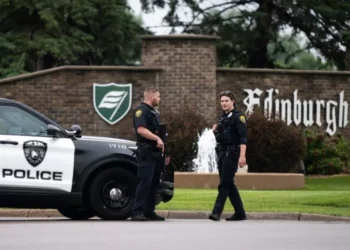 Policía de Estados Unidos continúa buscando a sospechoso de liquidar a legisladora