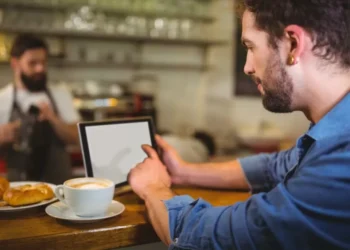 Qué llevó a Ecuador a encarecer las compras en Amazon y Temu