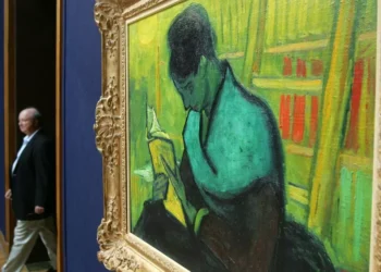 Por tomarse una foto, pareja rompe la famosa ‘apero de Van Gogh’ en museo de Italia