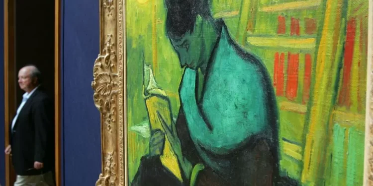 Por tomarse una foto, pareja rompe la famosa ‘apero de Van Gogh’ en museo de Italia