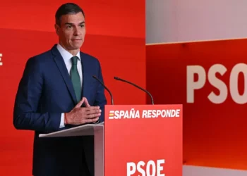 “Debemos y vamos a continuar”, dijo el presidente de España anta escándalo de corrupción de su partido