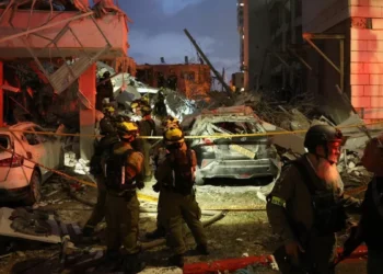 Misiles iraníes dejan 10 muertos en Israel, en nueva confusión de ataques mutuos