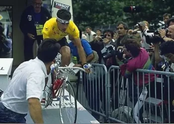 El día que Perico Delgado perdió el Tour antes de empezar