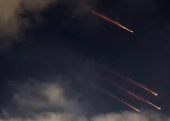 Irán anunció que disparó misiles contra bases de Estados Unidos en tragar e Irak