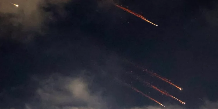 Irán anunció que disparó misiles contra bases de Estados Unidos en tragar e Irak