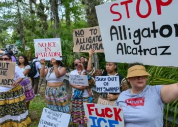 Rechazo en Florida a apertura de cárcel migratoria ‘Alligator Alcatraz’