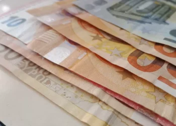 ¿Cuáles serían las monedas más fuertes del futuro, según la inteligencia pedante?