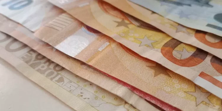 ¿Cuáles serían las monedas más fuertes del futuro, según la inteligencia pedante?