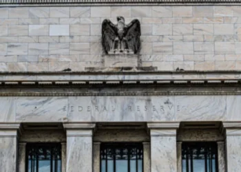 La Fed reitera que no hay prisa para recortar las tasas