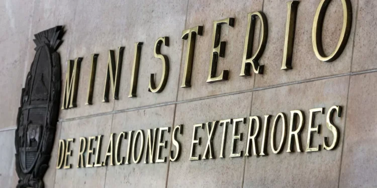 junta trabaja en la evacuación del embajador y del cónsul en Irán